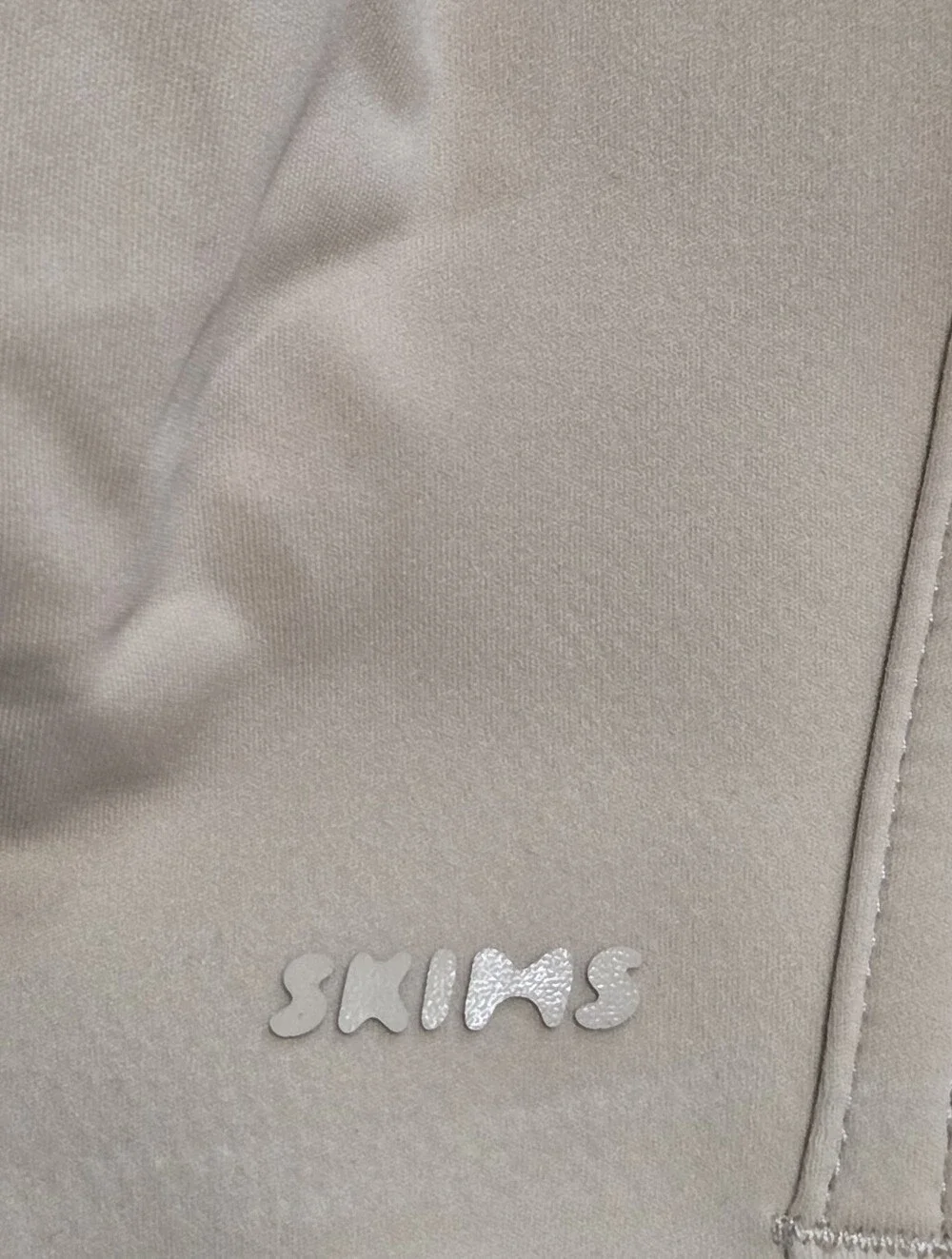 Skims Naked Bandeau Bra Clay Tan Medium NWOT - Picture 4 of 4